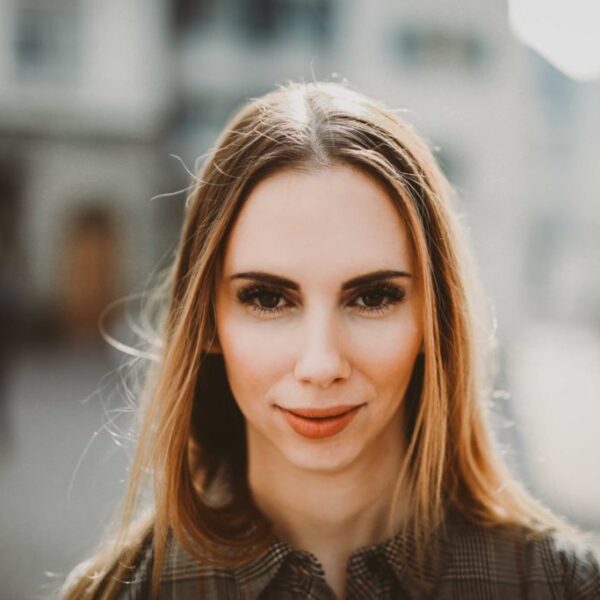 KAIA UND INES AN DER BAHNHOFSTRASSE, ZÜRICH