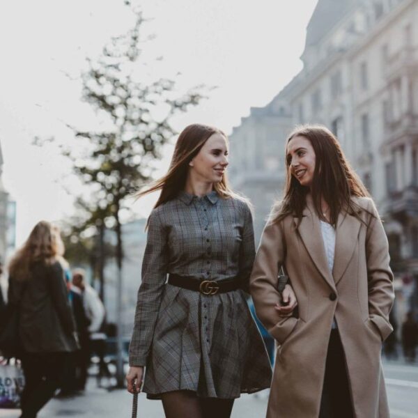 KAIA UND INES AN DER BAHNHOFSTRASSE, ZÜRICH