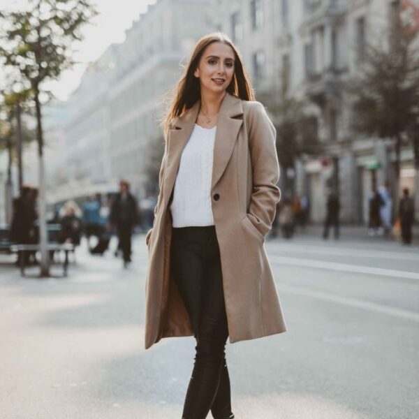 KAIA UND INES AN DER BAHNHOFSTRASSE, ZÜRICH