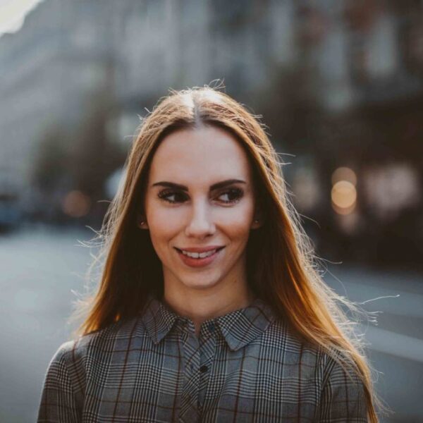 KAIA UND INES AN DER BAHNHOFSTRASSE, ZÜRICH