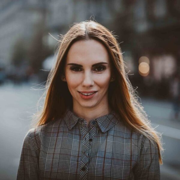 KAIA UND INES AN DER BAHNHOFSTRASSE, ZÜRICH